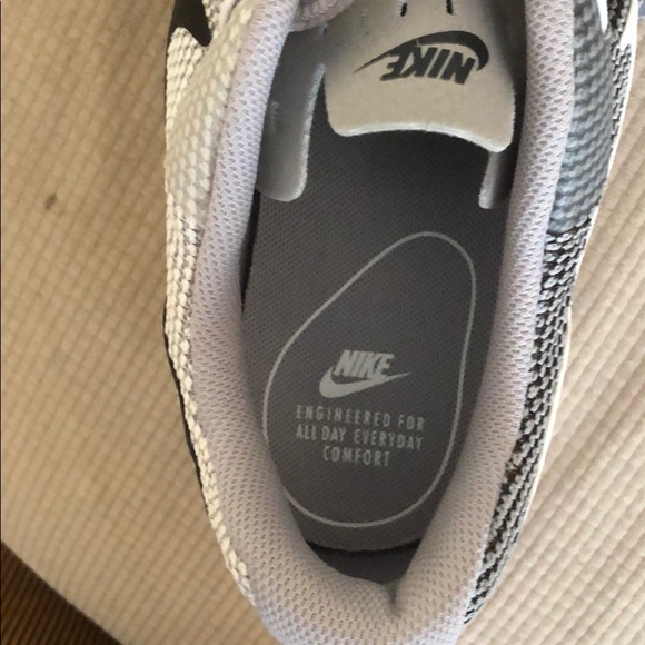 Nike sneakers gray size 10 - Picture 1 of 7